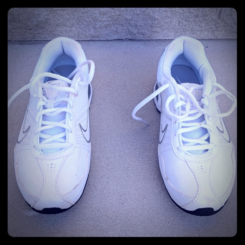 Nike women's training sneaker white leather 6.5